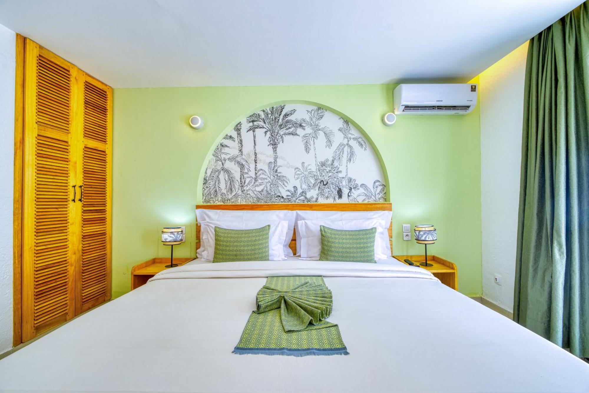 Hotel Africa Queen Somone Bagian luar foto