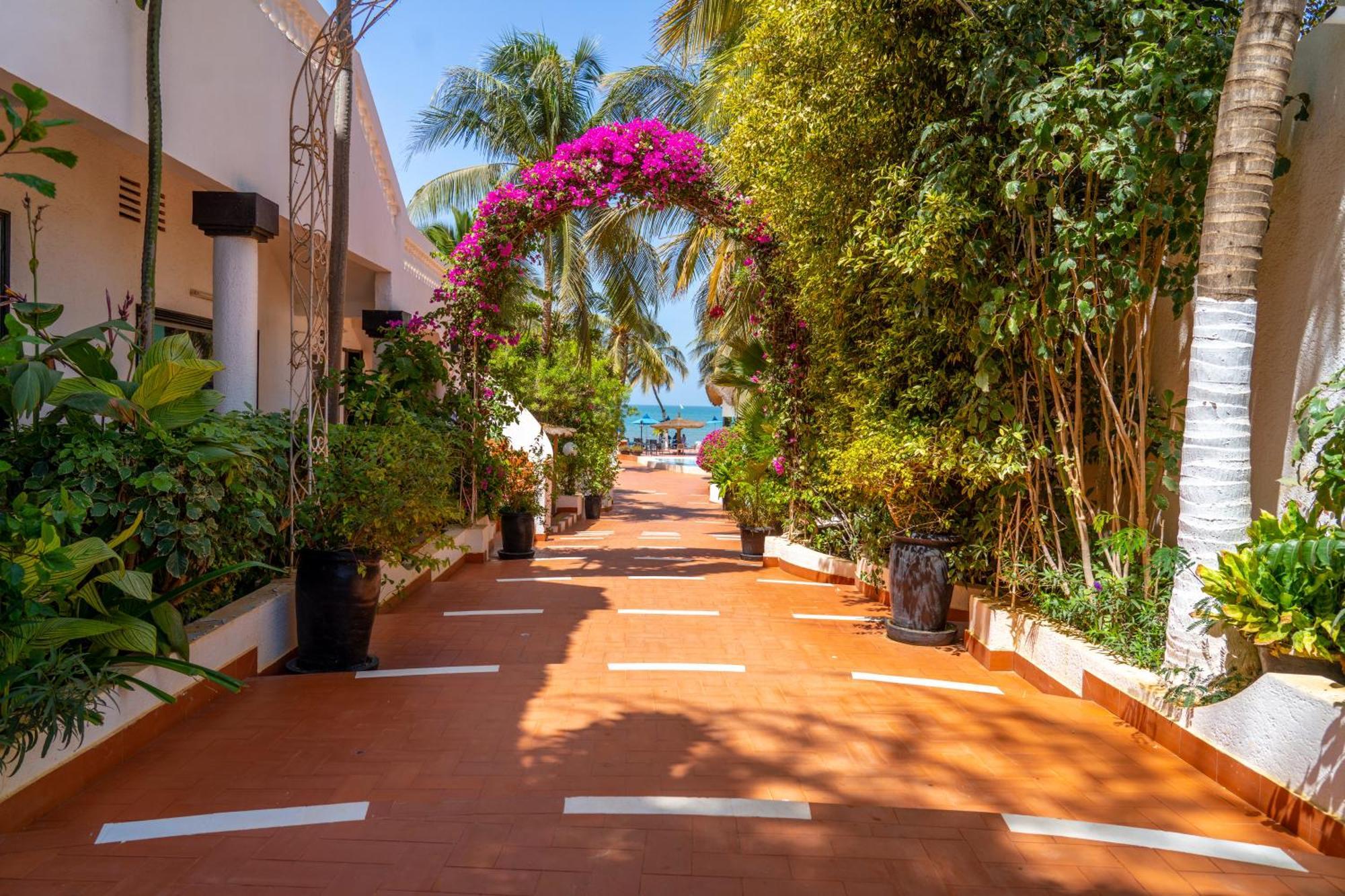 Hotel Africa Queen Somone Bagian luar foto